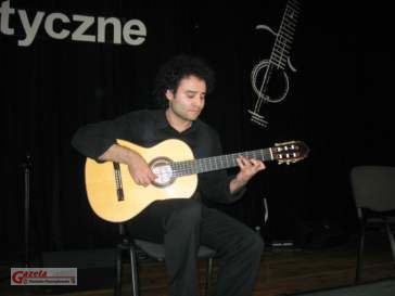 Carlos Ramirez z gitarą