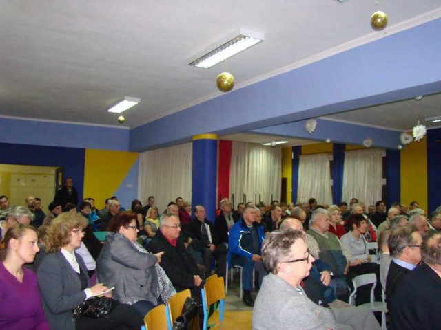 Przybyło około 200 osób, wśród nich profesorowie UAM w Poznaniu. Zdecydowana większość była przeciwna tej inwestycji