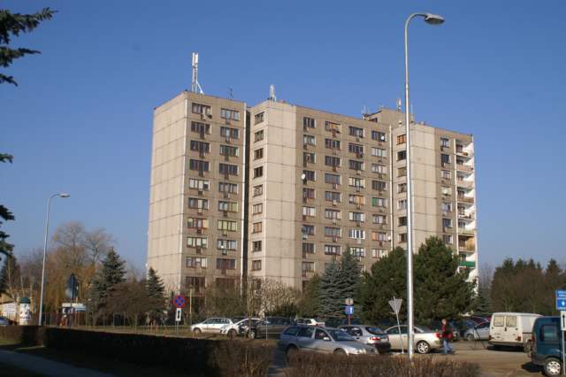 blok mieszkalny przy szpitalu w Puszczykowie