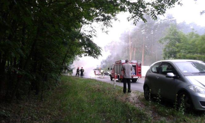 pożar samochodu w Mosinie