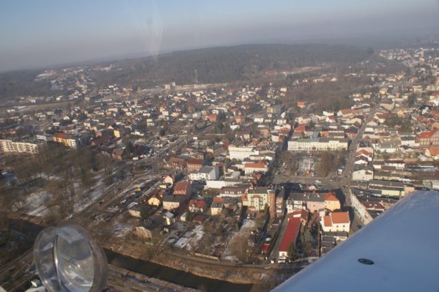 Gmina Mosina widziana z samolotu zimową porą - Centrum Mosiny, rynek i Kanał Mosiński (zdjęcie lotnicze)