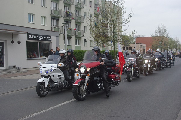 Mosińskie Towarzystwo Motocyklowe - uroczysty przejazd do kościoła