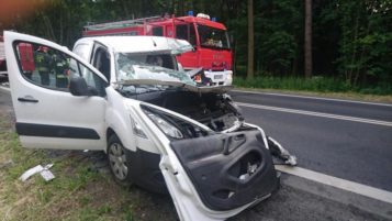 uszkodzony w wypadku samochód dostawczy