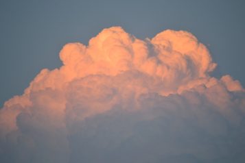 Chmura burzowa o zachodzie słońca (burza)
