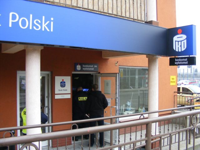 włamanie do bankomatu PKO w Mosinie