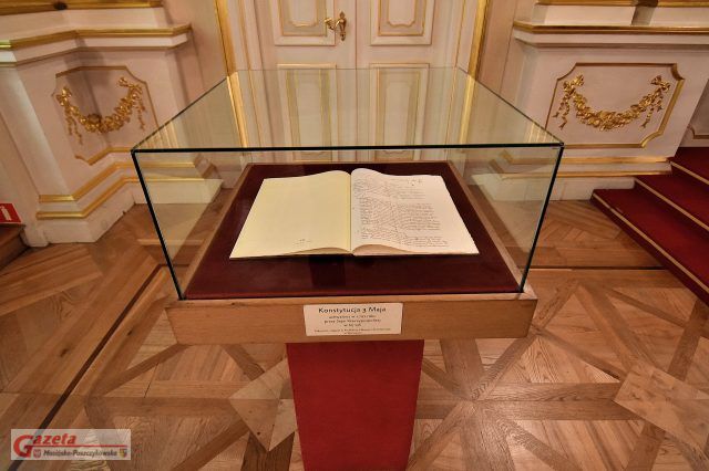 Kopia Konstytucji 3 maja eksponowana w Sali Senatorskiej