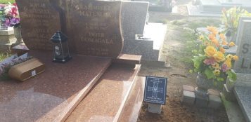 groby powstańców wielkopolskich otrzymały pamiątkowe oznakowanie - cmentarz w Mosinie