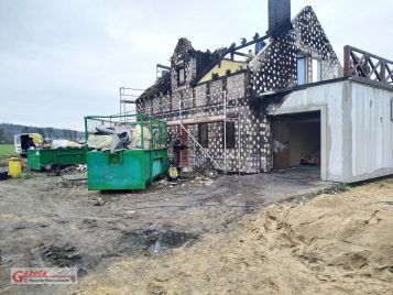 odbudowa spalonego domu