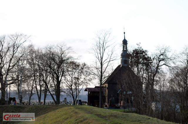Kościół i cmentarz w Rogalinku