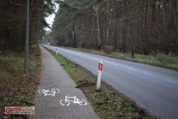 Ścieżka rowerowa na ulicy Nadwarciańskiej w Puszczykowie nie dla pieszych
