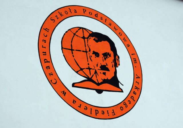 Szkoła Podstawowa w Czapurach im. Arkadego Fiedlera - logo