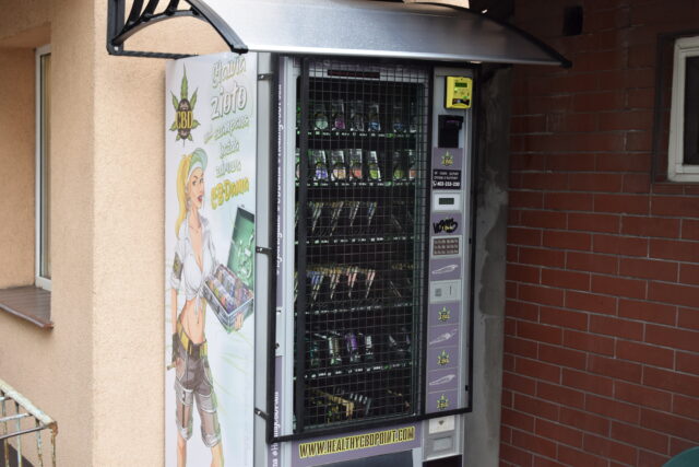 Automat z produktami na bazie CBD w Mosinie
