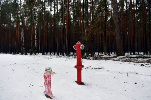 Hydrant w lesie - wodociąg w Pecnej