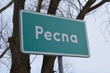 Pecna - tablica we wsi Pecna