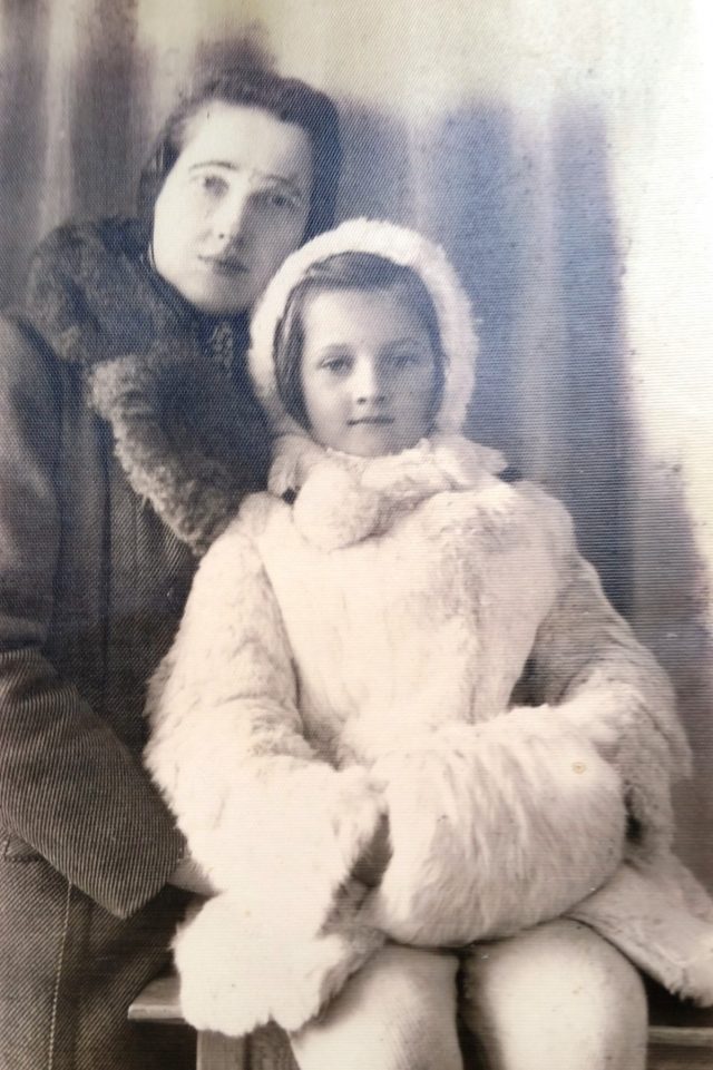 Rok 1942 Wiktoria Myszkier z najstarszą córką