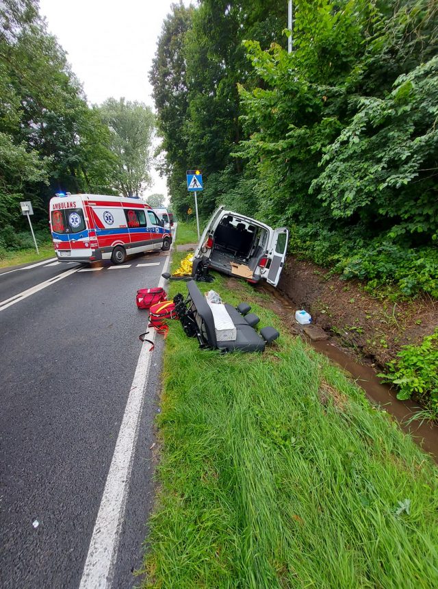 Wypadek busa z szambiarką na trasie Mosina - Luboń fot. OSP Mosina