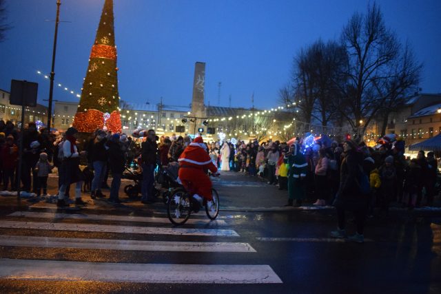 Wjazd świętego Mikołaja na rowerze
