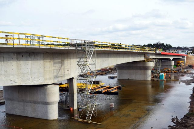 Nowy most w Rogalinku - postęp prac (18.02.2022 r.)