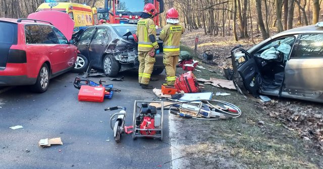Wypadek na Szosie Poznańskiej z udziałem trzech samochodów osobowych