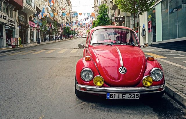 Czerwony Volkswagen Garbus