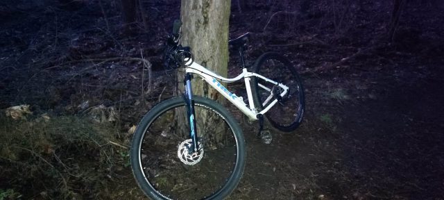 Skradziony rower odnaleziony w lesie