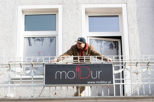 Piotr Selke na balkonie mollDur. Fot. Małgorzata Sobczak