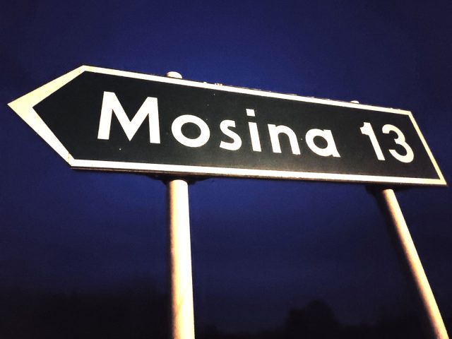 Mosina 13 km - drogowskaz do Mosiny - 13 kilometrów