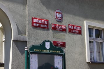 Urząd Miejski w Mosinie - budynek od strony ulicy Poznańskiej