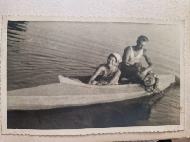 Alojzy Szabelski z żoną na łódce na Warcie