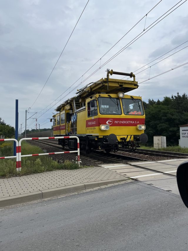 Trwa naprawa sieci trakcyjnej na wysokości Krosna (gmina Mosina)