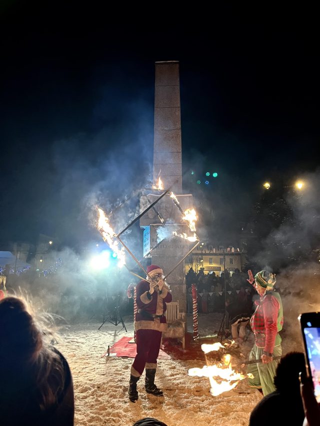 Świąteczny pokaz ognia na mosińskim rynku, 5 grudnia 2023 r.