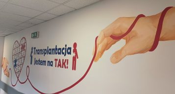 25 stycznia w szpitalu wojewódzkim odsłonięto mural przypominający o istocie zgody na transplantację. Fot. Szpital Wojewódzki w Poznaniu