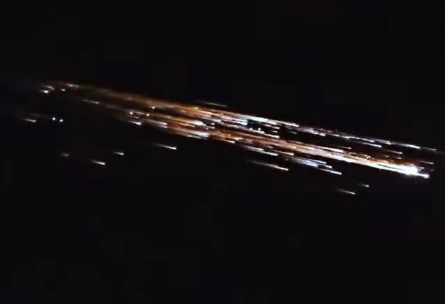 spalające się w atmosferze szczątki drugiego stopnia rakiety Falcon 9 od firmy SpaceX