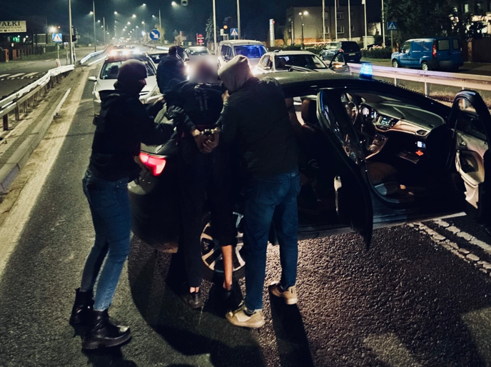 Zatrzymani podczas nocnej kradzieży kabli w Szreniawie