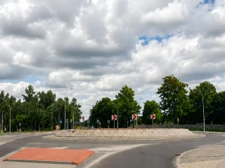 Już niedługo przestanie obowiązywać tymczasowa organizacja ruchu na nowym rondzie przy ul. Mocka i Rzeczypospolitej Mosińskiej.