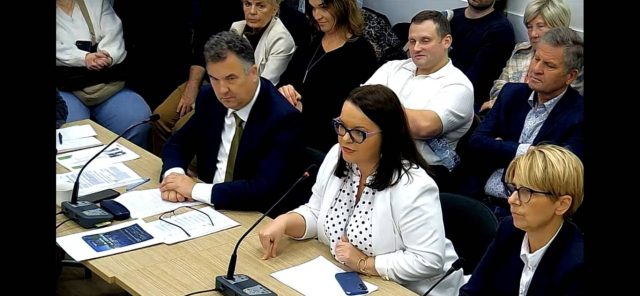 Zwolennicy i przeciwnicy inwestycji przedstawiali odmienne argumenty podczas dyskusji o przyszłości ul. Dworcowej.