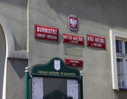 Urząd Miejski w Mosinie - budynek od strony ulicy Poznańskiej